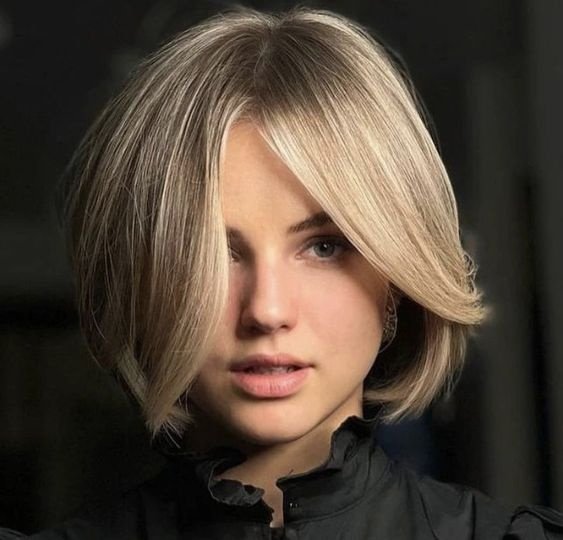 49 Autumn 2022 Hair Colour Trends : Lob Blonde Dark Roots Blonde hair inspiratio