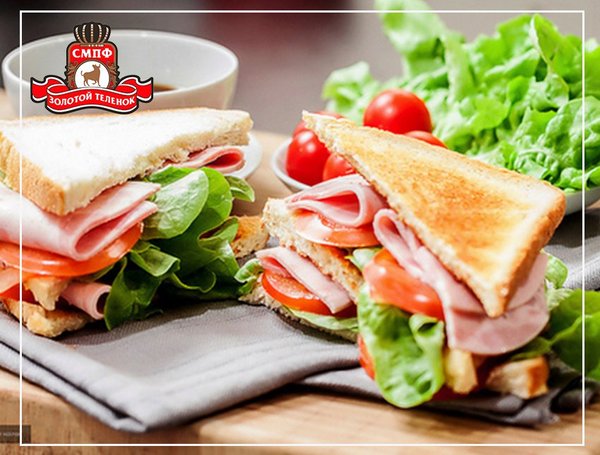 Бутерброды и горячие напитки. Бутерброд и сок. Апельсиновый сок, бутерброды. Завтрак бутерброды и чай. Кофе и сэндвич.