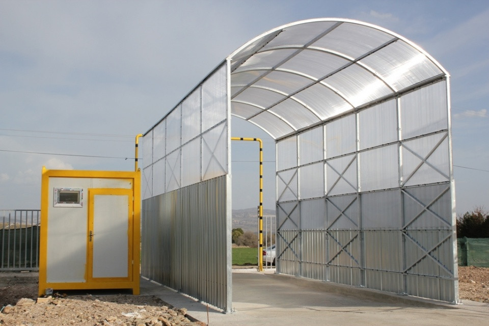 Барьер+ дезинфицирующее средство. Дезбарьер на ферме крс. Средство барьер-плюс. Дезбарьер для автотранспорта размер. Барьер дезинфекционный для автотранспорта 100х200х6см.