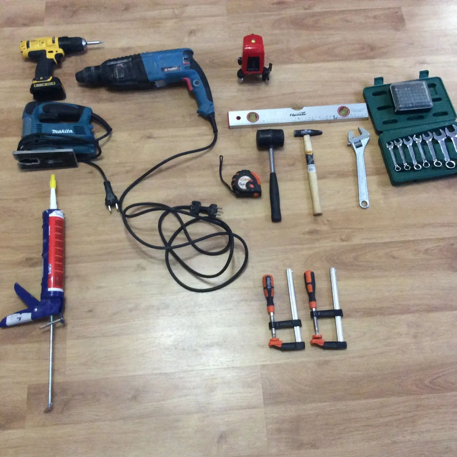 Семенихин Антон Сергеевич – мастер по ремонту кухни, сантехник ...