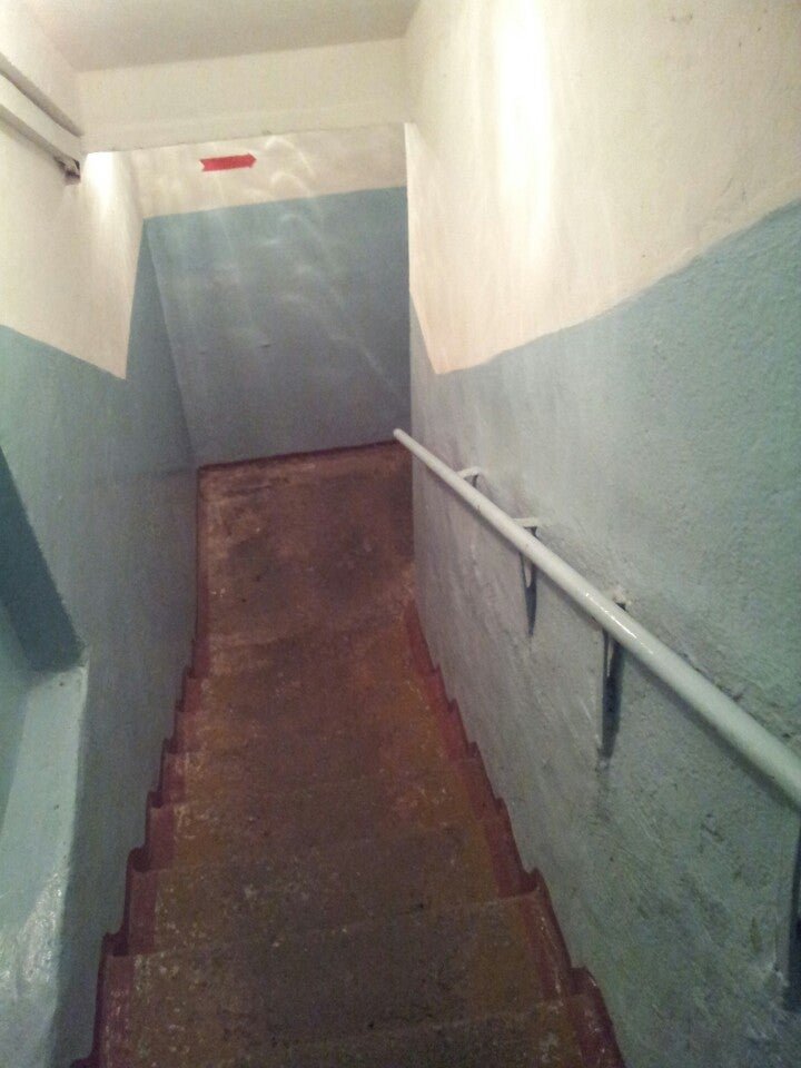 Орджоникидзевская жэу. Орджоникидзевская жэу. Орджоникидзевская жэу. Оао искра ветка. Мусор за забором.