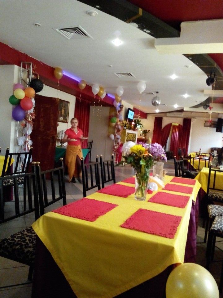 Хохлома кафе. Комнаты под хохлому. Кафе хохлома пермь советской армии. Династия зал хохлома ижевск. Хохлома кафе.