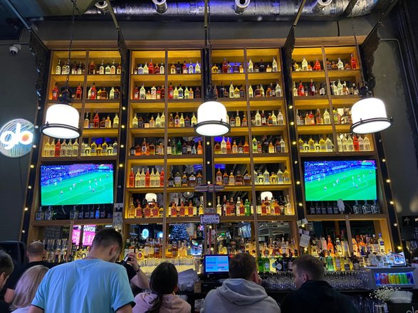 Бар Black Stone Irish pub в ТЦ Гастрономическая улица strEAT - отзывы,фото, онлайн бронирование столиков, цены, меню, телефон и адрес -Рестораны, бары и кафе - Москва - Zoon.ru