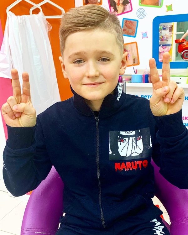 игровая зона в детской парикмахерской. зеленопарк детская парикмахерская кудряшка. детская парикмахерская кудряшка зеленлпарк. точка красоты салон красоты москва.