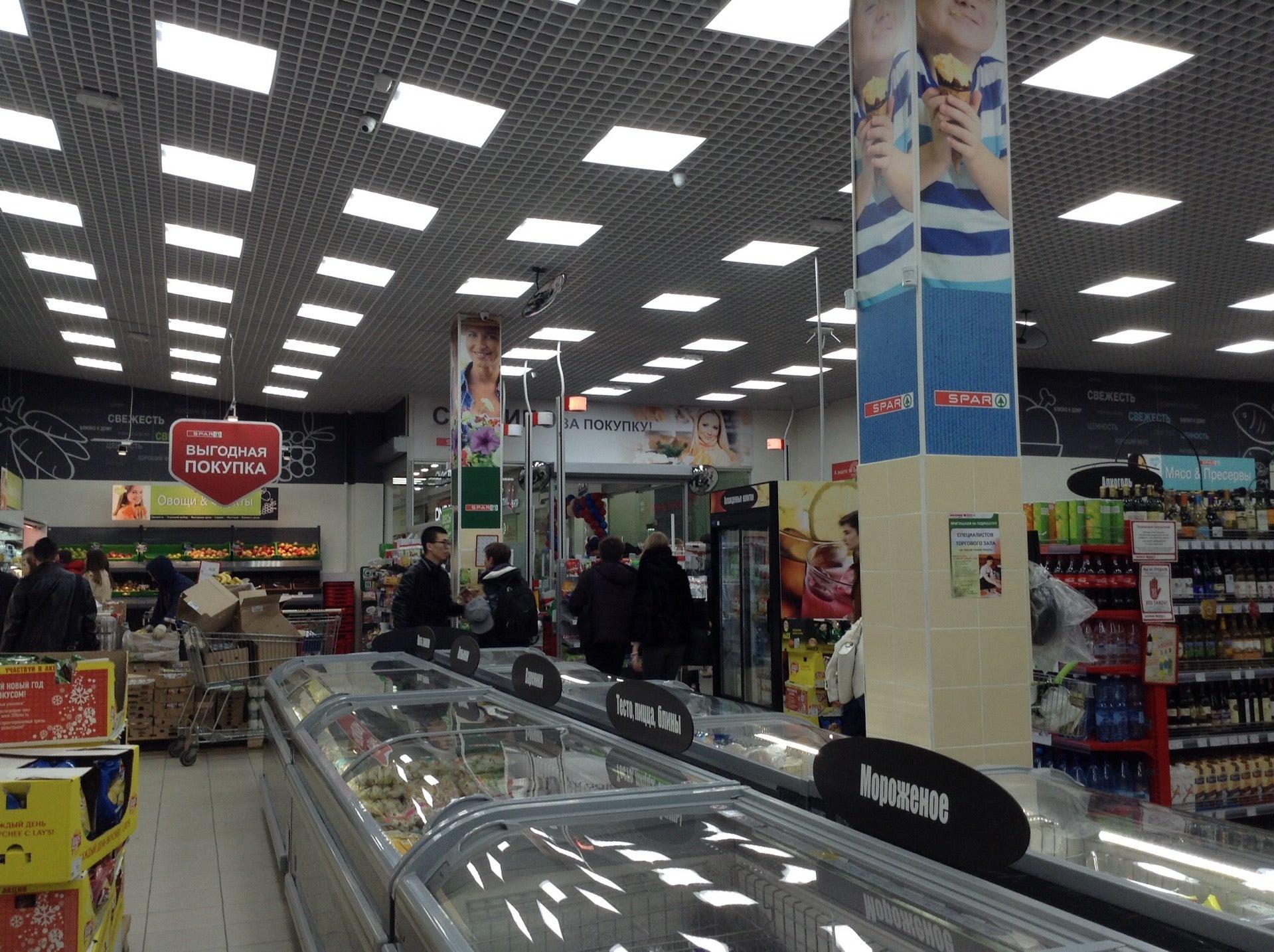 Спар казань мавлютова. Спар проспект Ленина. ТК молния Челябинск. Spar внутри Челябинск Ленинский. Ленина 86 Челябинск.