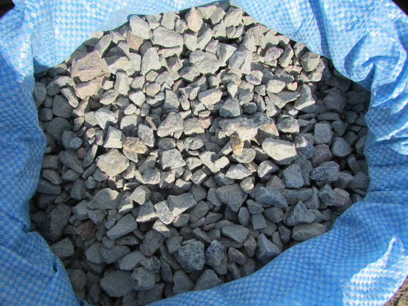 Щебень гравийный 20-40. Гравий продается в больших мешках. Щебень для бетона в мешках 20-40. ). Гравий продается в больших мешках.