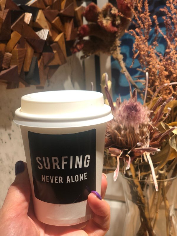 Surf coffee ростов на дону. Surf Coffee вода. Батончики Surf Coffee. Mantra свеча Surf Coffee. Surf Coffee калорийность.