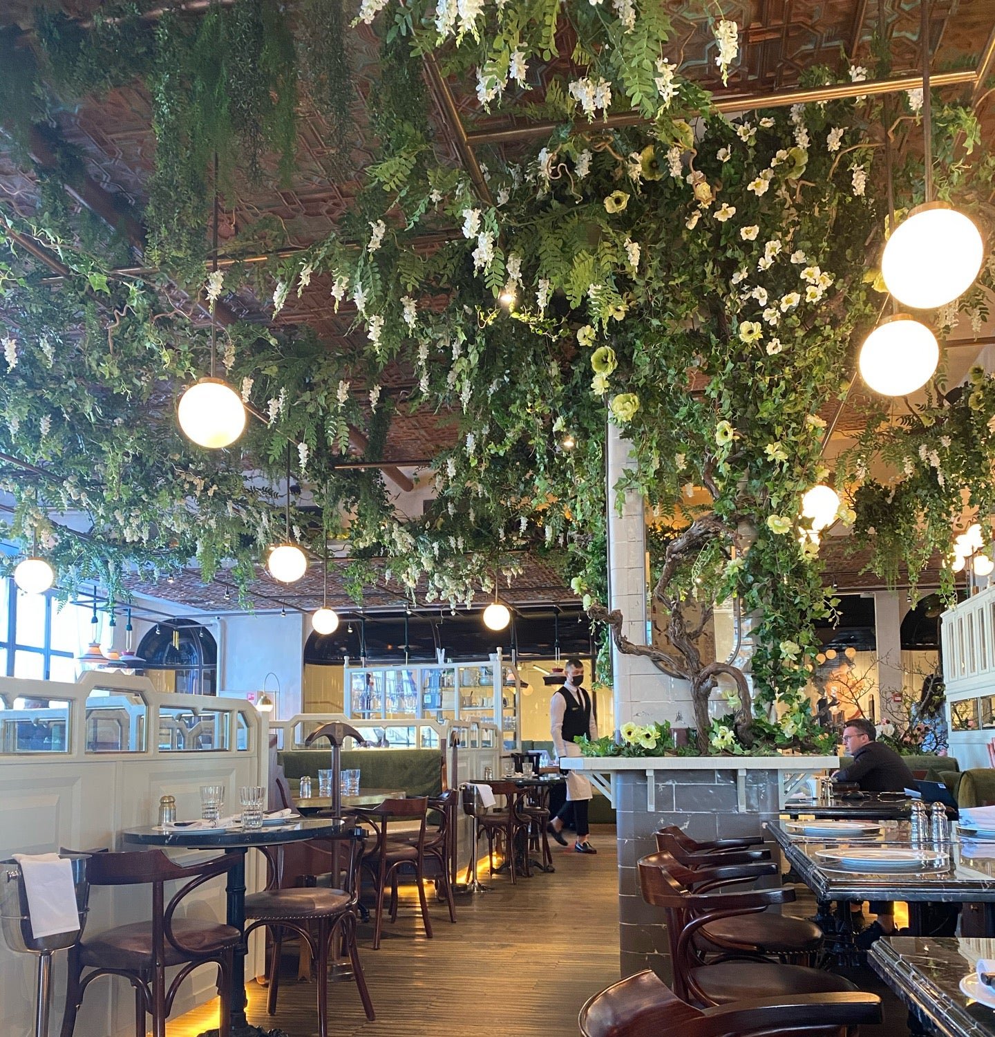 Панорамный ресторан Buro TSUM на улице Петровка, 2 🍴 отзывы, адрес и ...