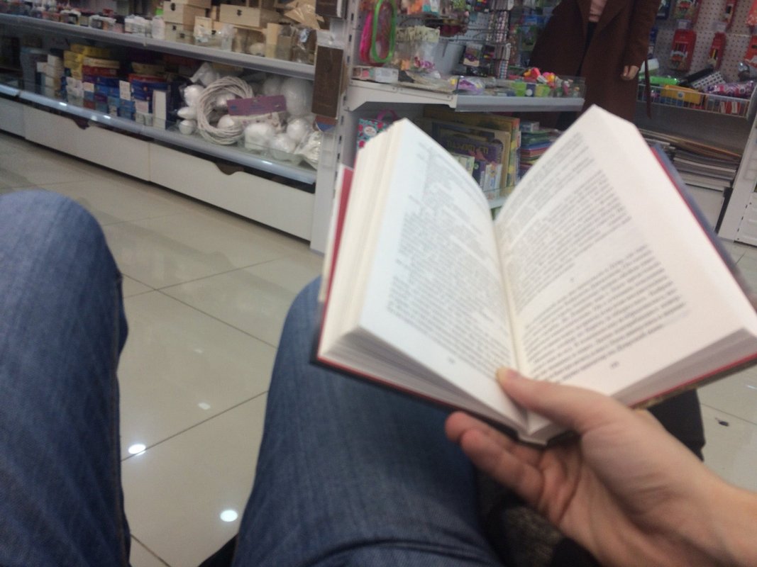 Firm read. Книжная выставка памяти Холокоста. Неделя памяти жертв Холокоста 2022 в Новосибирске.