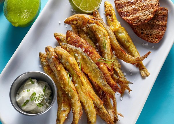 Кафе рыба агонь зеленоградск. Рыба на огне. Рыба агонь. Рыба агонь директор. Кафе рыба агонь зеленоградск.