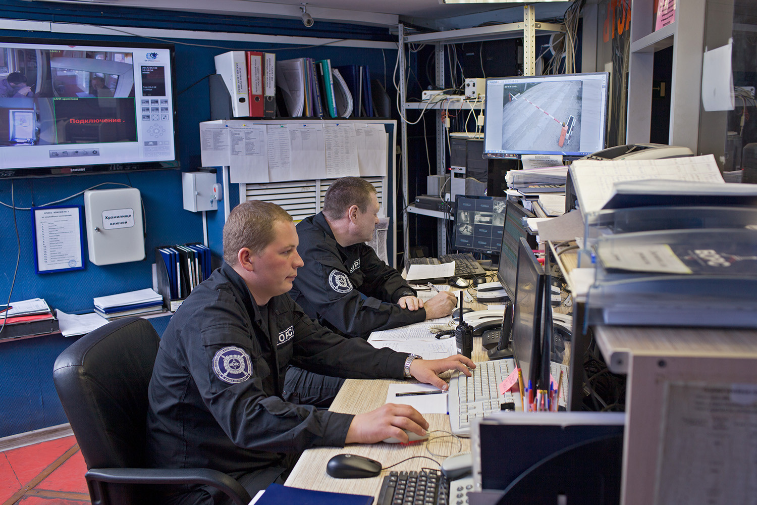 Охранник. Фирма занимается охраной частных лиц и предприятий. Чоп альфа гром. Ооо чоп антар москва. Охранник.