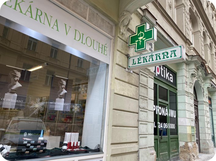 Аптека готовых форм. Аптека в Великобритании. Аптеки в Британии. Европейские аптеки. Аптека в Европе.