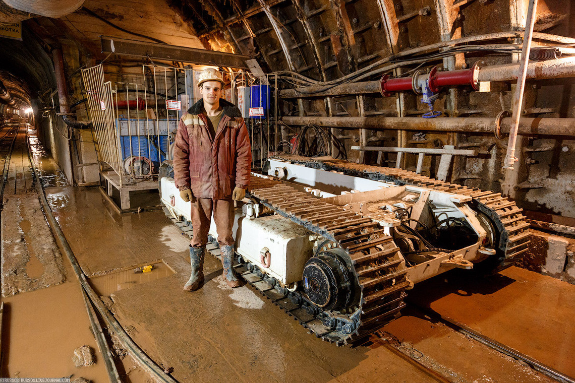 Артель старателей амур золото. Горнодобывающая техника. Горнодобывающая промышленность. Komatsu pc3000. Еруда полюс золото красноярский край.