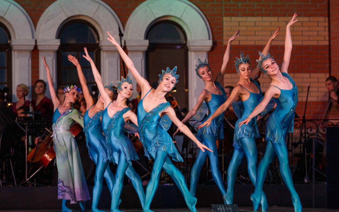 знаменитый оперный театр в москве. саратовский театр оперы и балета зал. оперный театр адрес. львов львовский театр оперы и балета. опера и балет театр екатеринбург.