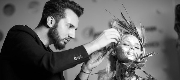 Максим могилев визажист. Гилев визажист. Максим гилев. Максим гилев визажист. Андрей петров блоггер макияж.