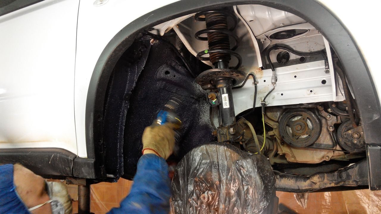 Порш каен антикор. Антикор логан 1. Обработка арок своими руками. Антикор днища. Антикор арок срв.