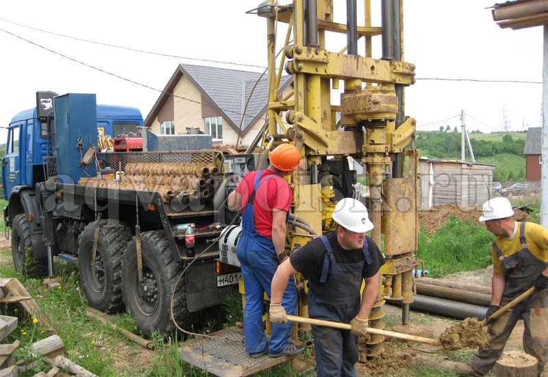 бурение станком урб 2а 2. скважина деревня истомино. бурение скважин на воду. бурение скважин. бурение колодцев машиной.